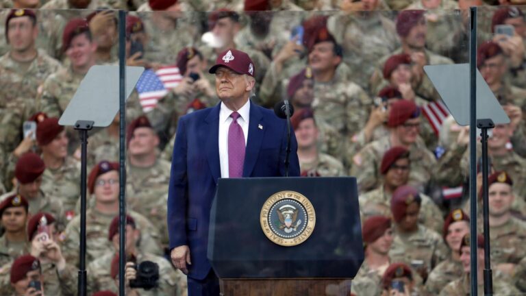 trump-eger-asker-gondermeseydik-los-angeles-su-an-alevler-icinde-olurdu-ujnWFCQ2.jpg