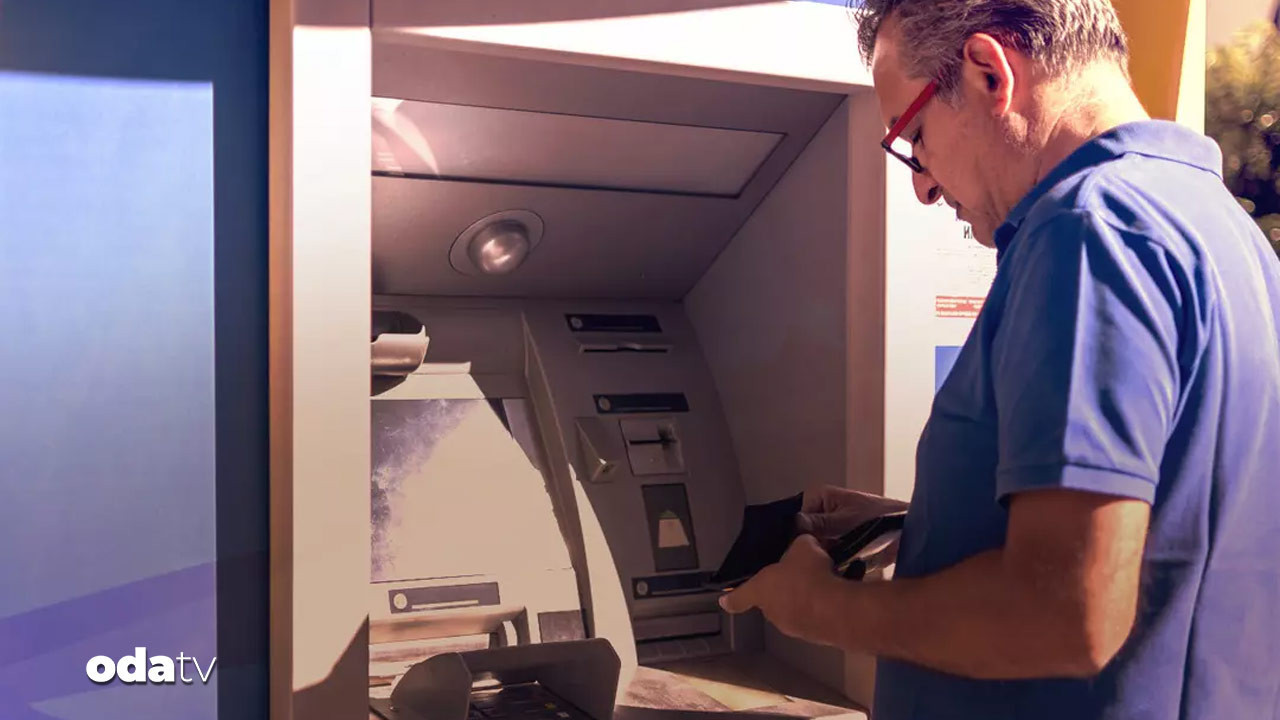 atmde tusa basmayi unuttu binlerce lirayi caldirdi dF5PPMKP