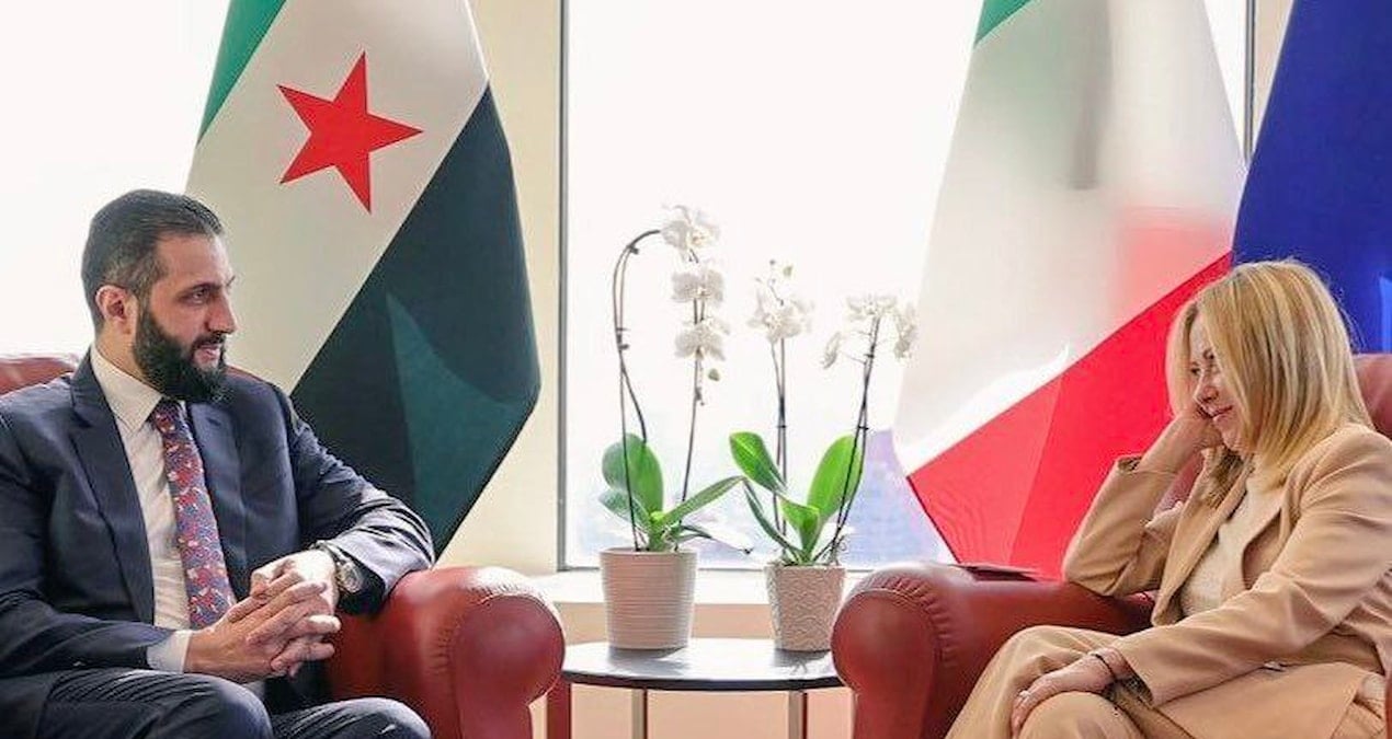 isin asli cok baska meloninin saraaya bakislarinin altinda ne yatiyor xaJKVI2F