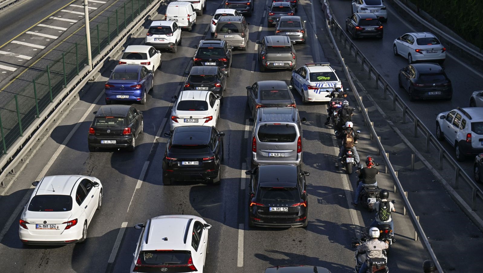 istanbul trafiginde son durum trafik adim adim ilerliyor dAenz4Eg