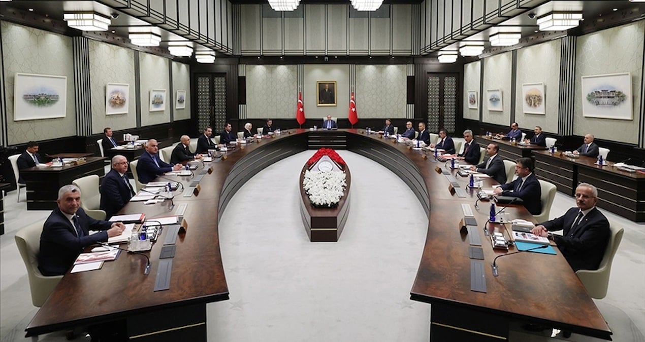 kabine toplaniyor masada neler var nOnpywPc