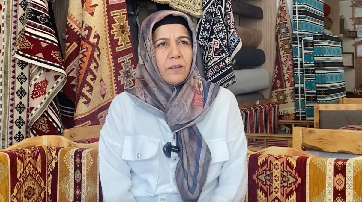 kadin marangoz sare kaya irgali bu is kadin isi aVa44KYR