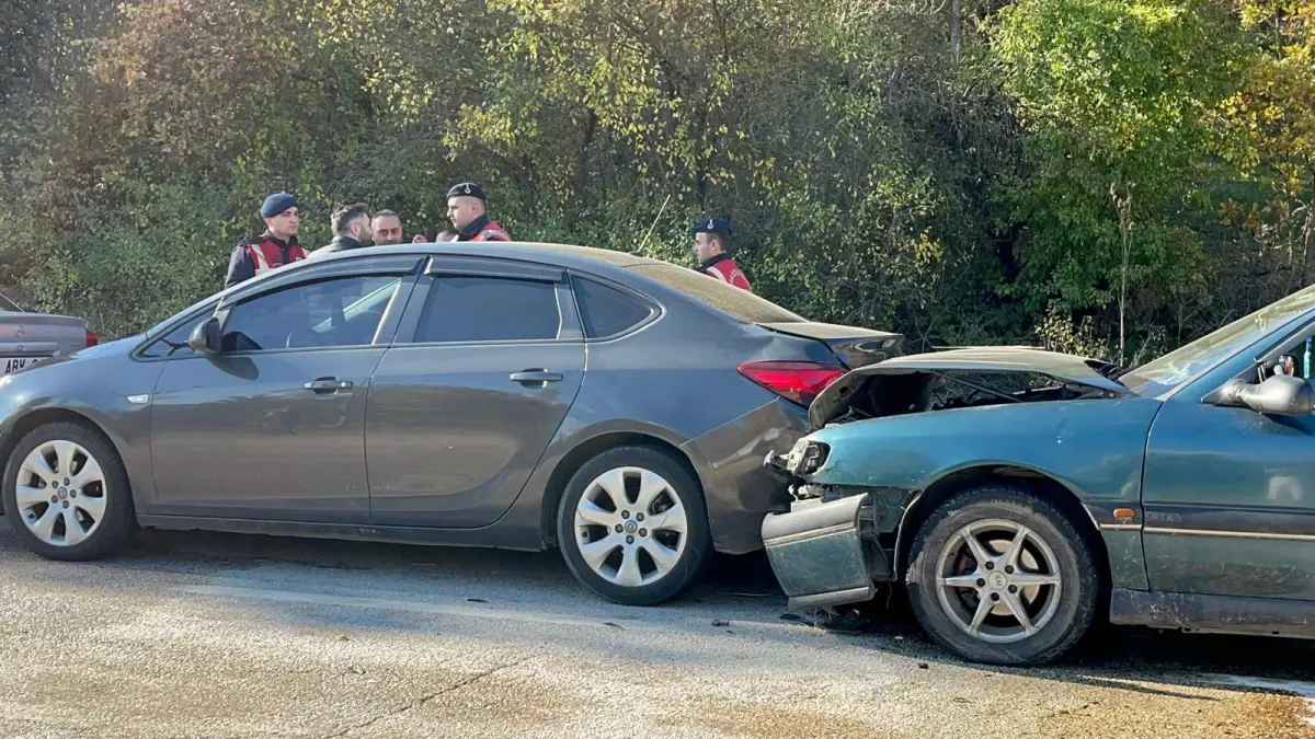 boluda zincirleme kaza 3 yarali 8uenktDT.jpg