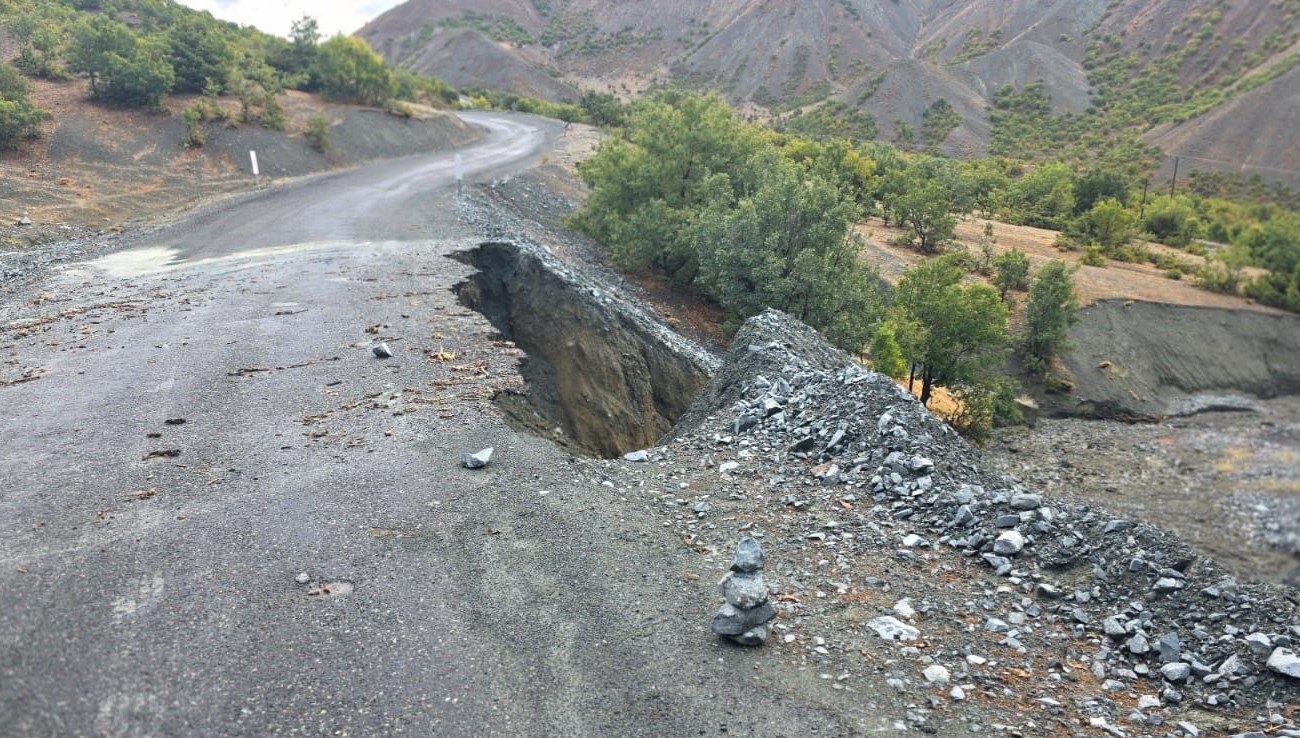 elazigda koy yolunda cokme Nnbel93s.jpg