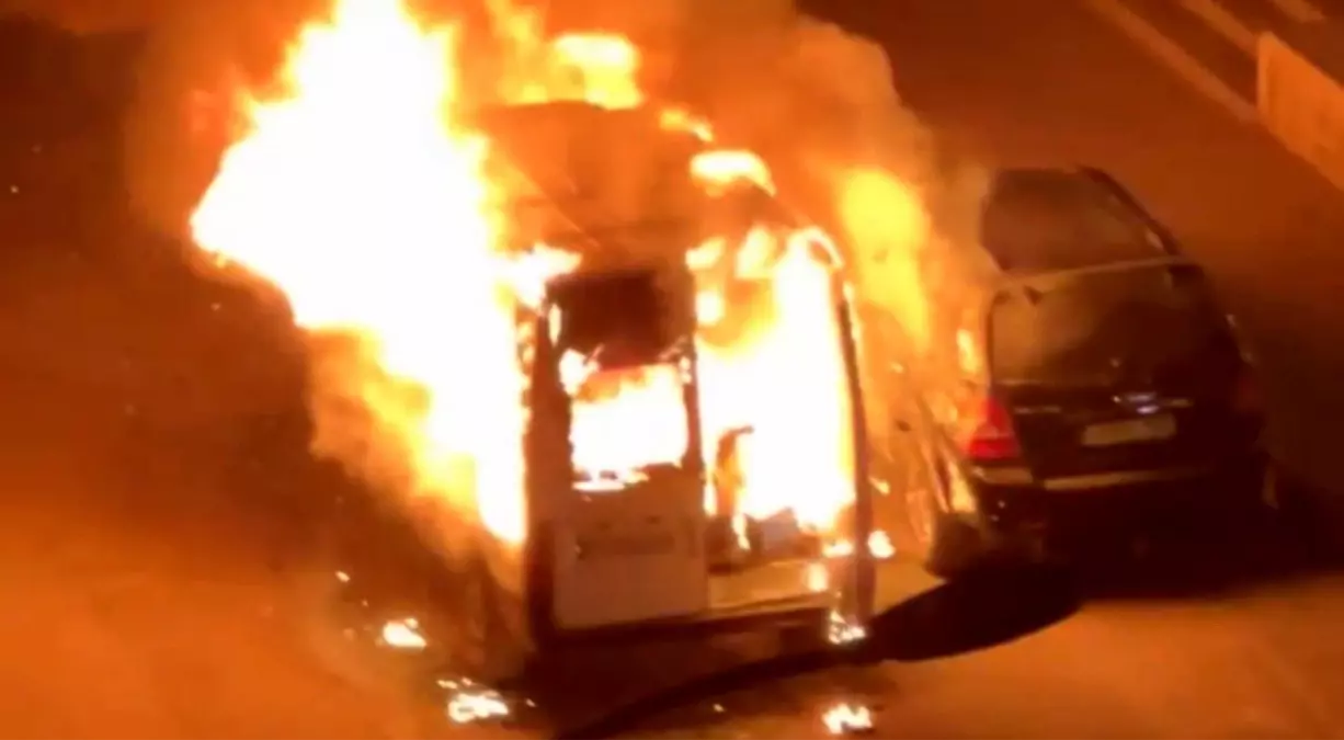 gaziantepte park halindeki minibus alev aldi n2LaJfNn