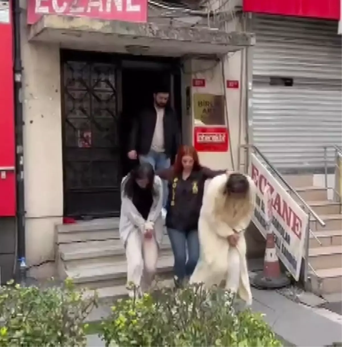 istanbul merkezli fuhus operasyonu 20 gozalti 16 tutuklama BglBcyQw.jpg