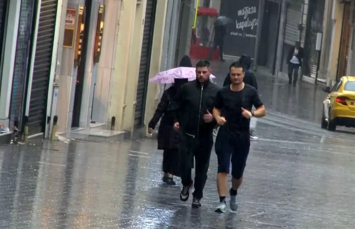 istanbulda saganak yagis zor anlar yasatti PK8BtPYs.jpg