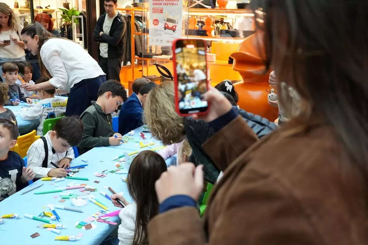 kirmizi karavan projesi ile cocuklar gelecege umut tasiyor 64t5HQAr.jpg