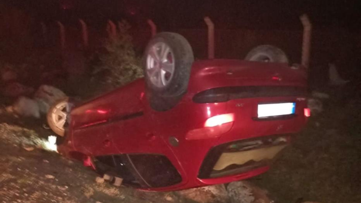 canakkalede takla atan otomobilin surucusu oldu zvSYJDf3.jpg