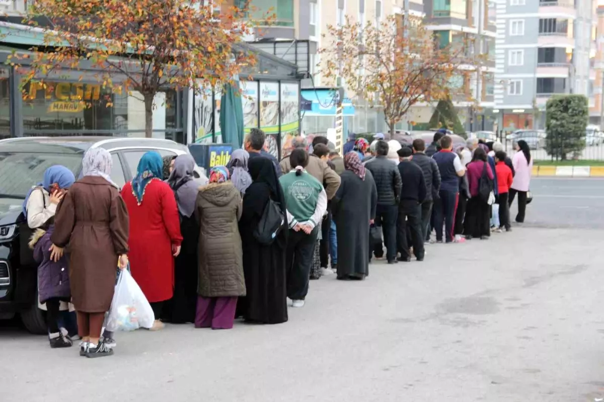 corumda hamsi fiyatlari 40 tlye dusunce kuyruklar olustu 8v3NJ7VK.jpg