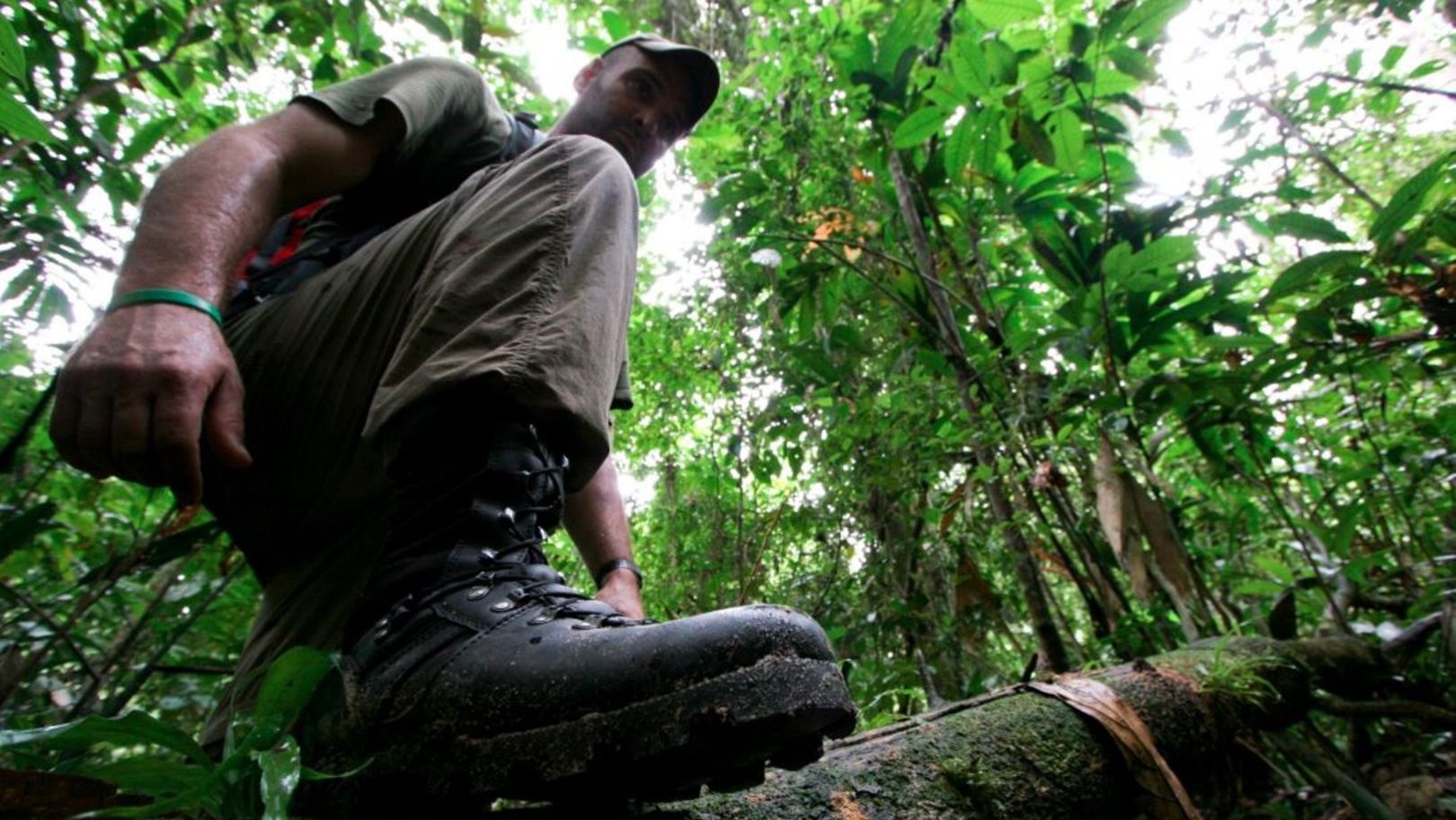 Amazon Nehri'ni yürüyerek geçen ilk insan