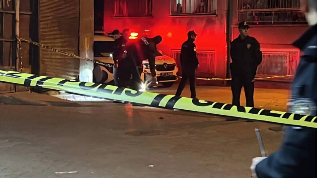 5-yasindaki-cocugun-sokakta-oynarken-olumune-iliskin-iddianamede-saniklar-musterek-fail-sayildi-CiySWELR