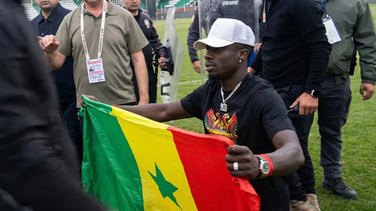 Amedsporlu Mbaye Diagne’nin Senegal Bayrağı Krizi: Polis Müdahale Etti