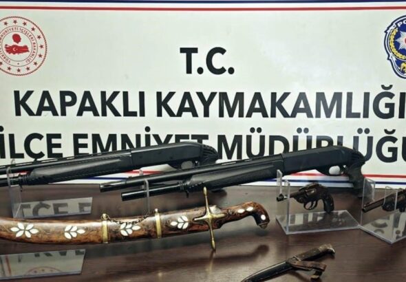 evinden-savas-donemine-ait-silah-ve-kilic-cikti-udugq3hr