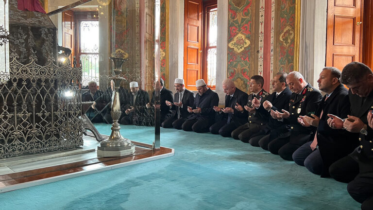 fatih-sultan-mehmetin-huzurunda-devletin-zirvesi-bulustu-hvgqKvPF