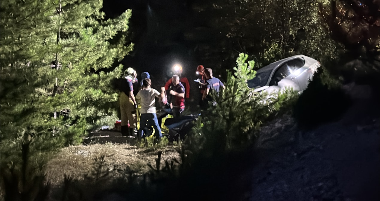 Kutahyada otomobil ile motosiklet sarampole savruldu 1i agir 5 yarali fgPE7ca3